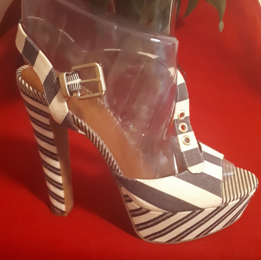 Shoes - Picture 4 of 4